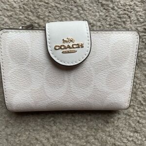 Coach wallet chalk color new unused